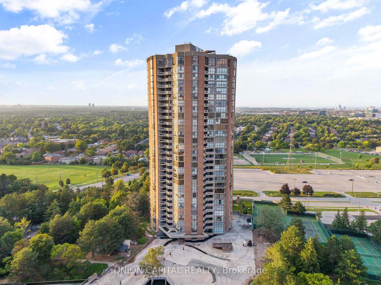 85 Skymark Drive 2405, Toronto, ON M2H 3P2