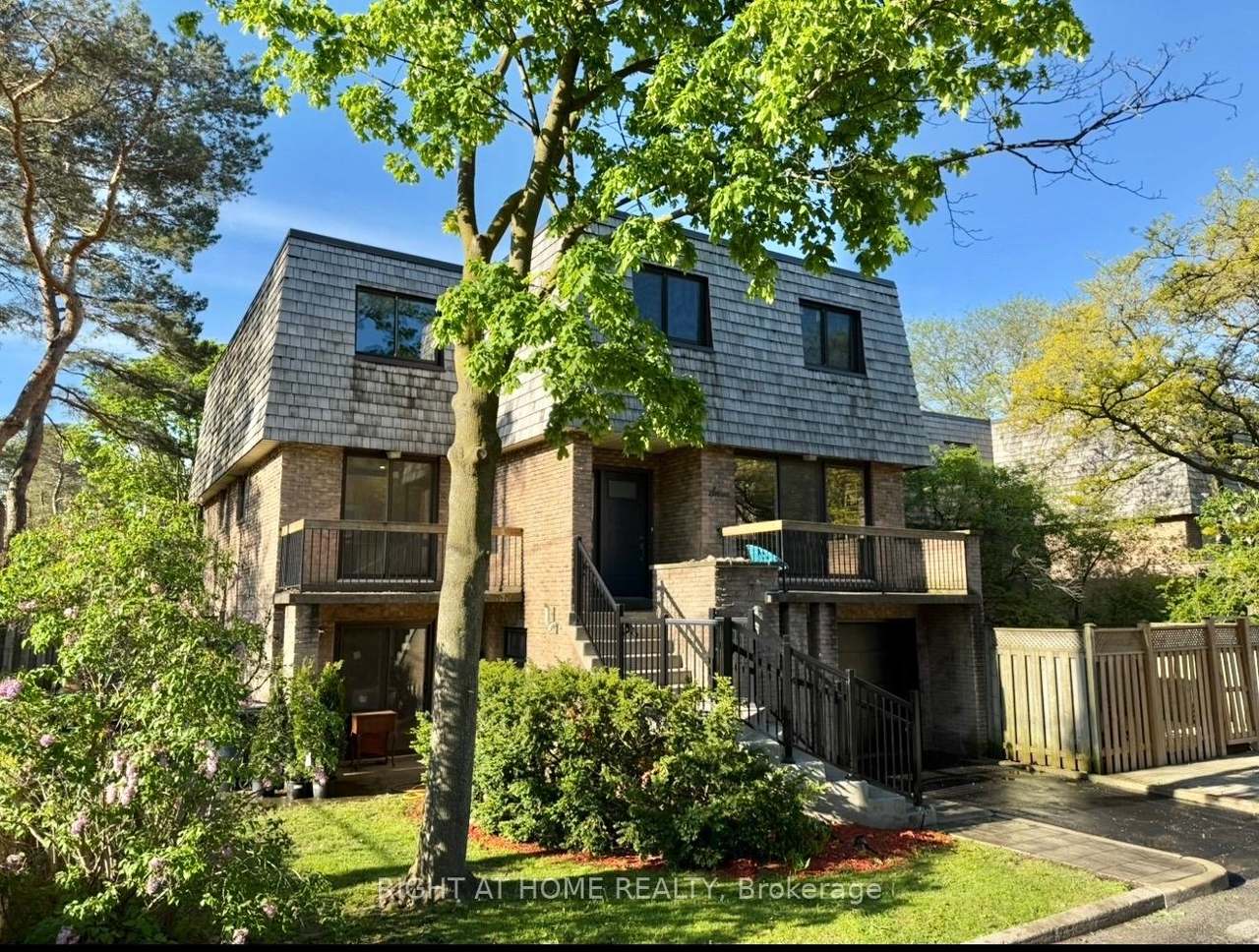 7 Vale Carse Way 24, Toronto, ON M2R 3H4