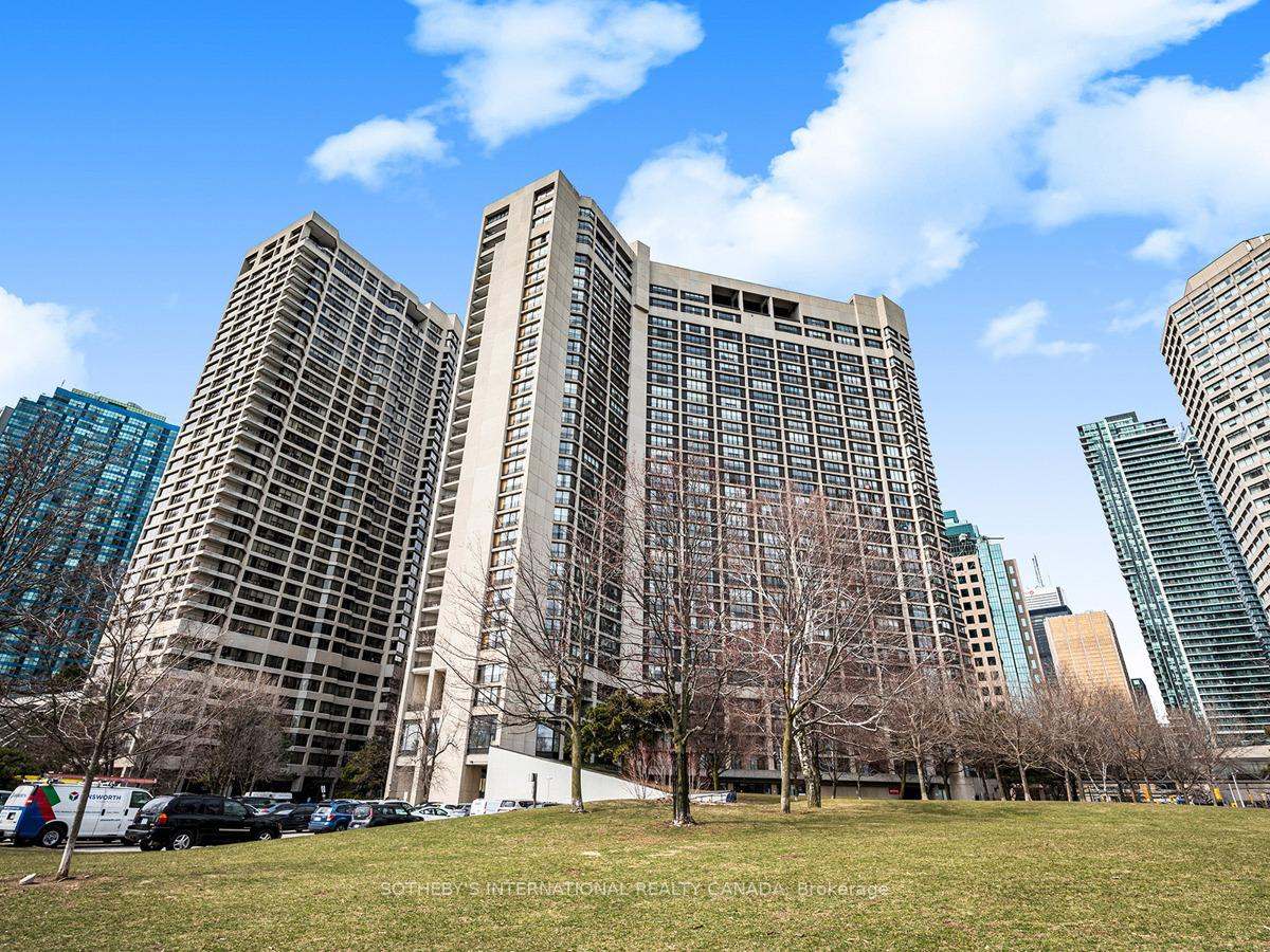 33 Harbour Square 1008, Toronto, ON M5J 2G2