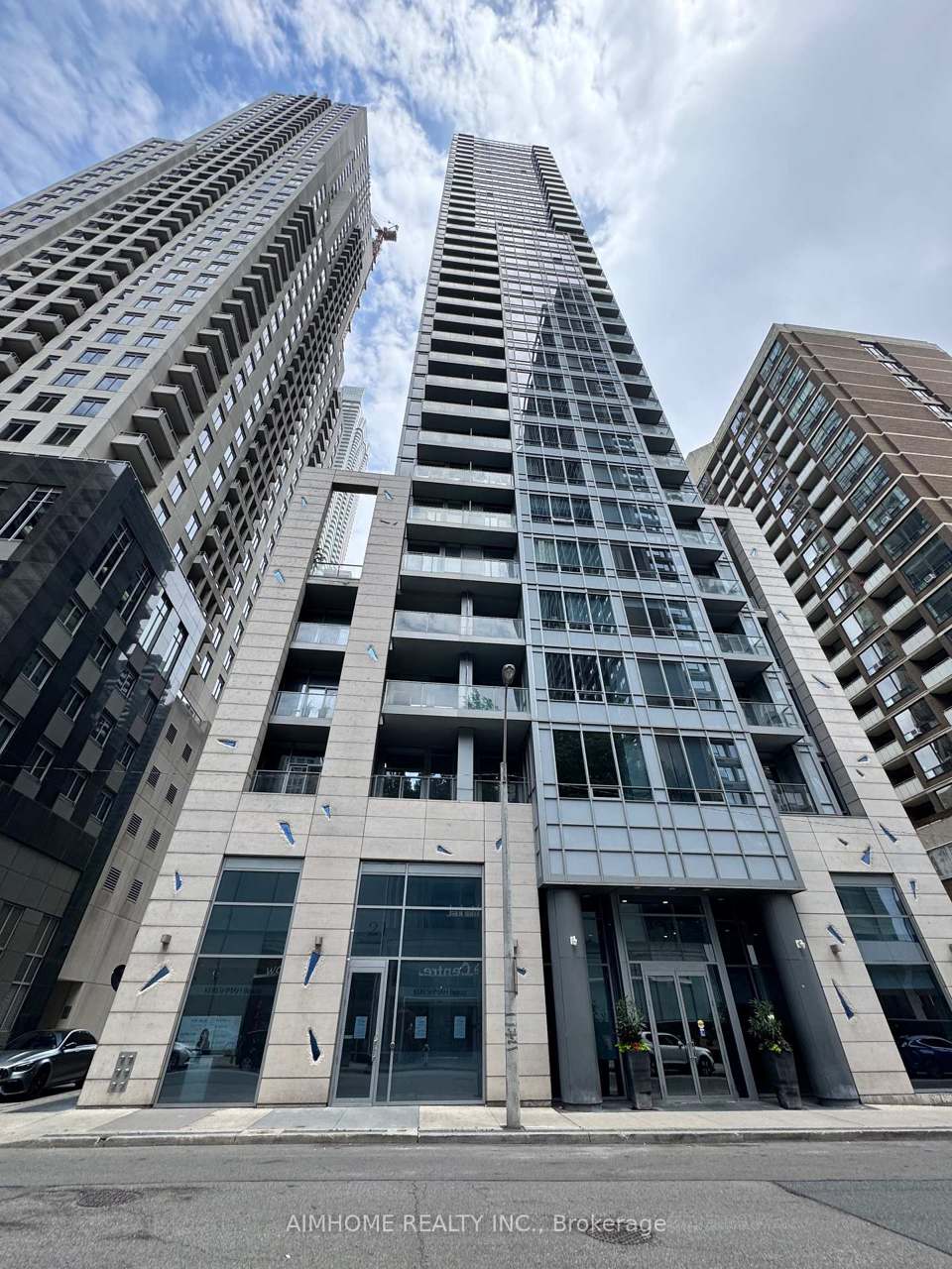 21 Balmuto Street 1801, Toronto, ON M4Y 1W4