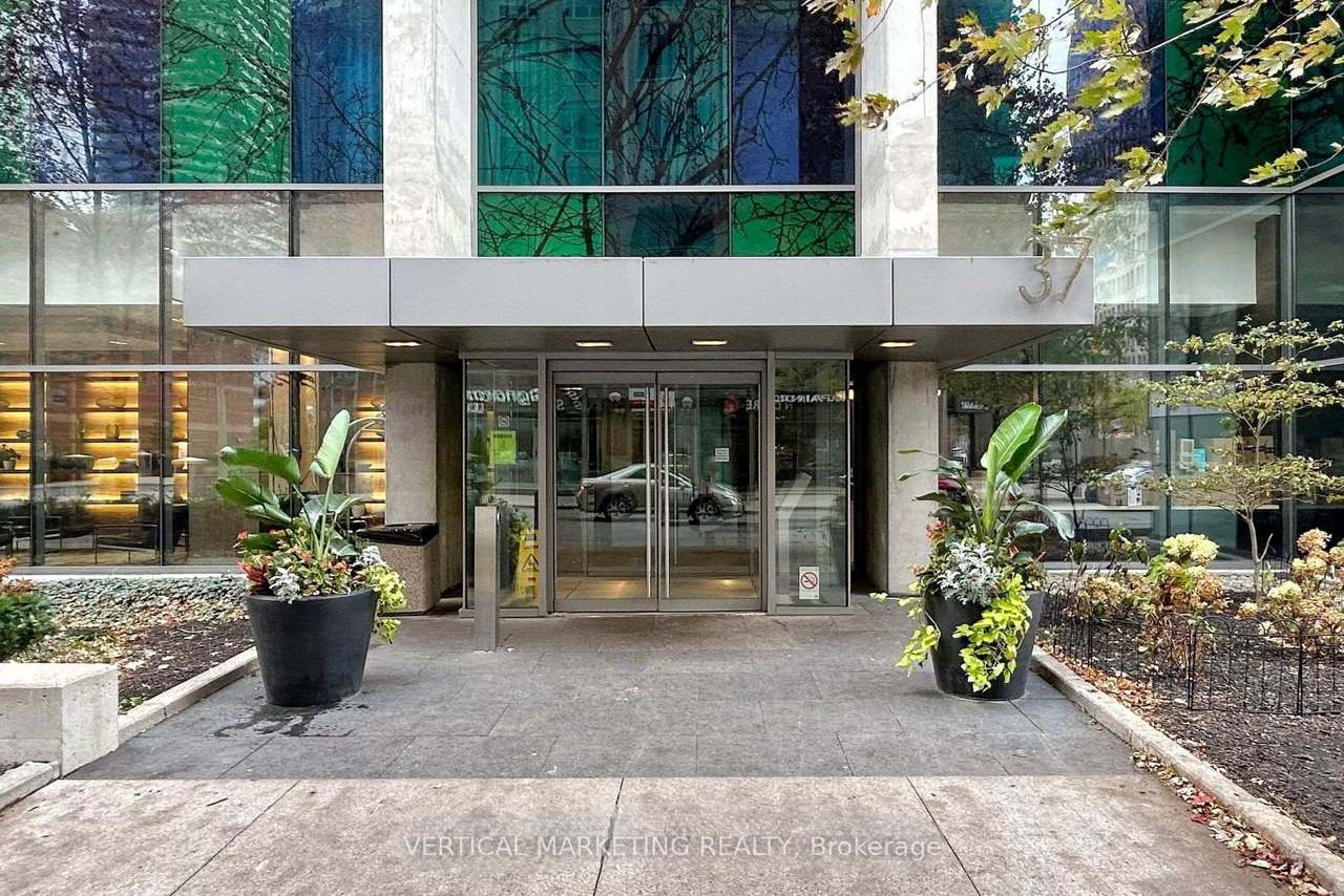 37 Grosvenor Street 2010, Toronto, ON M4Y 3G5