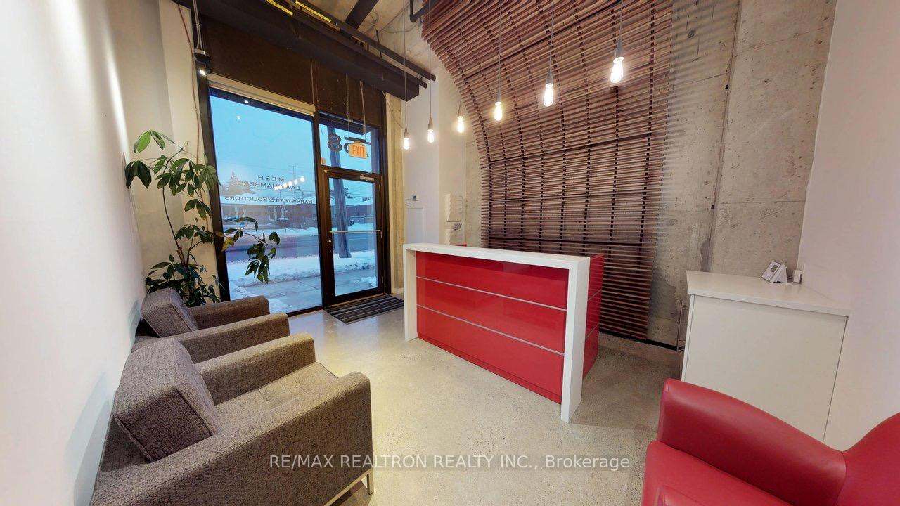 758 Sheppard Avenue W, Toronto, ON M3H 2S8