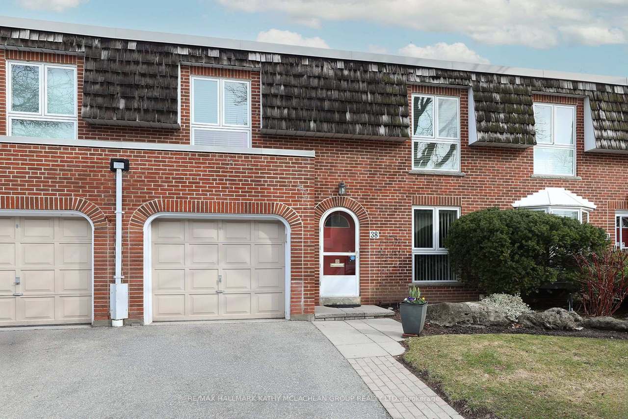 38 Crimson Millway, Toronto, ON M2L 1T6