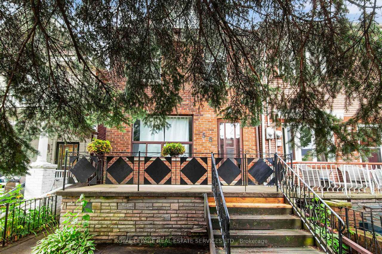 56 Arlington Avenue, Toronto, ON M6G 3K8