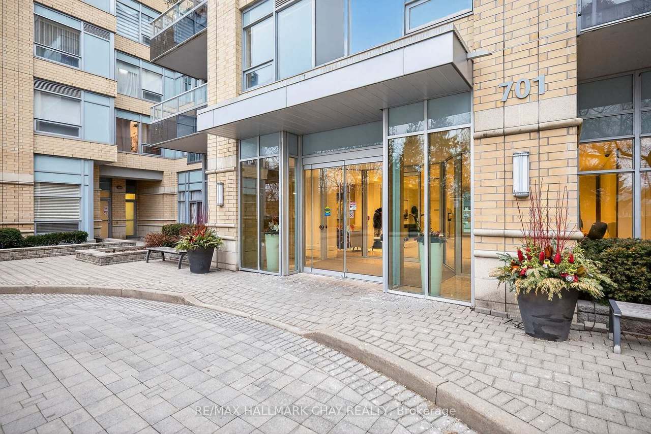 701 Sheppard Avenue W 108, Toronto, ON M3H 2S7