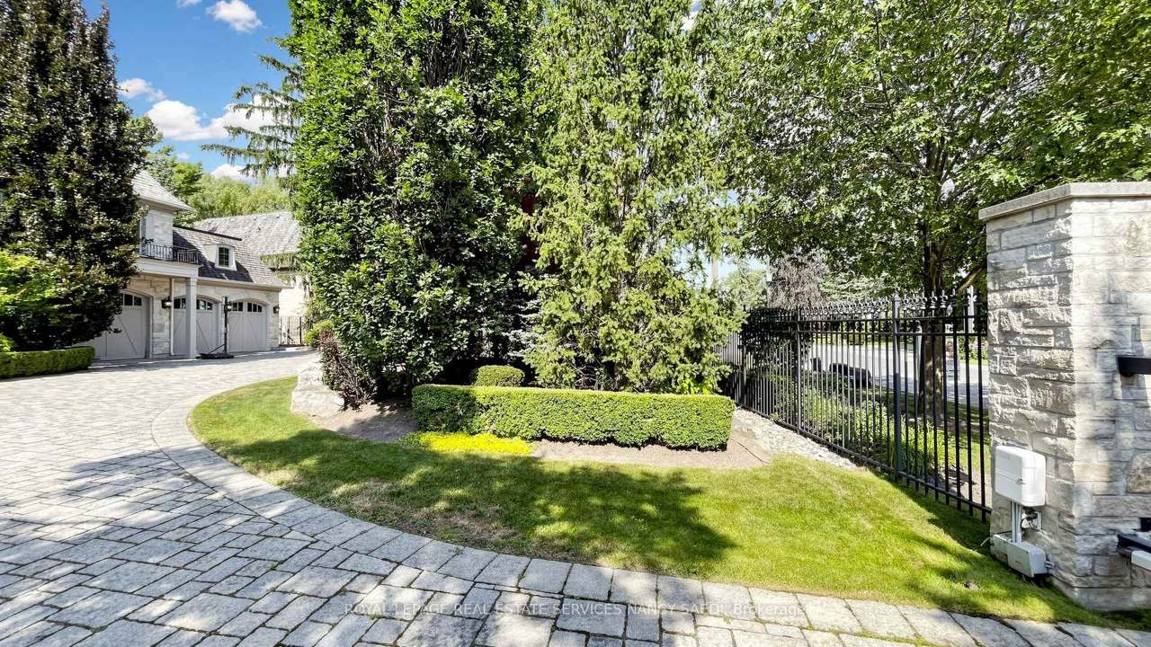 9 Fifeshire Road, Toronto, ON M2L 2G4