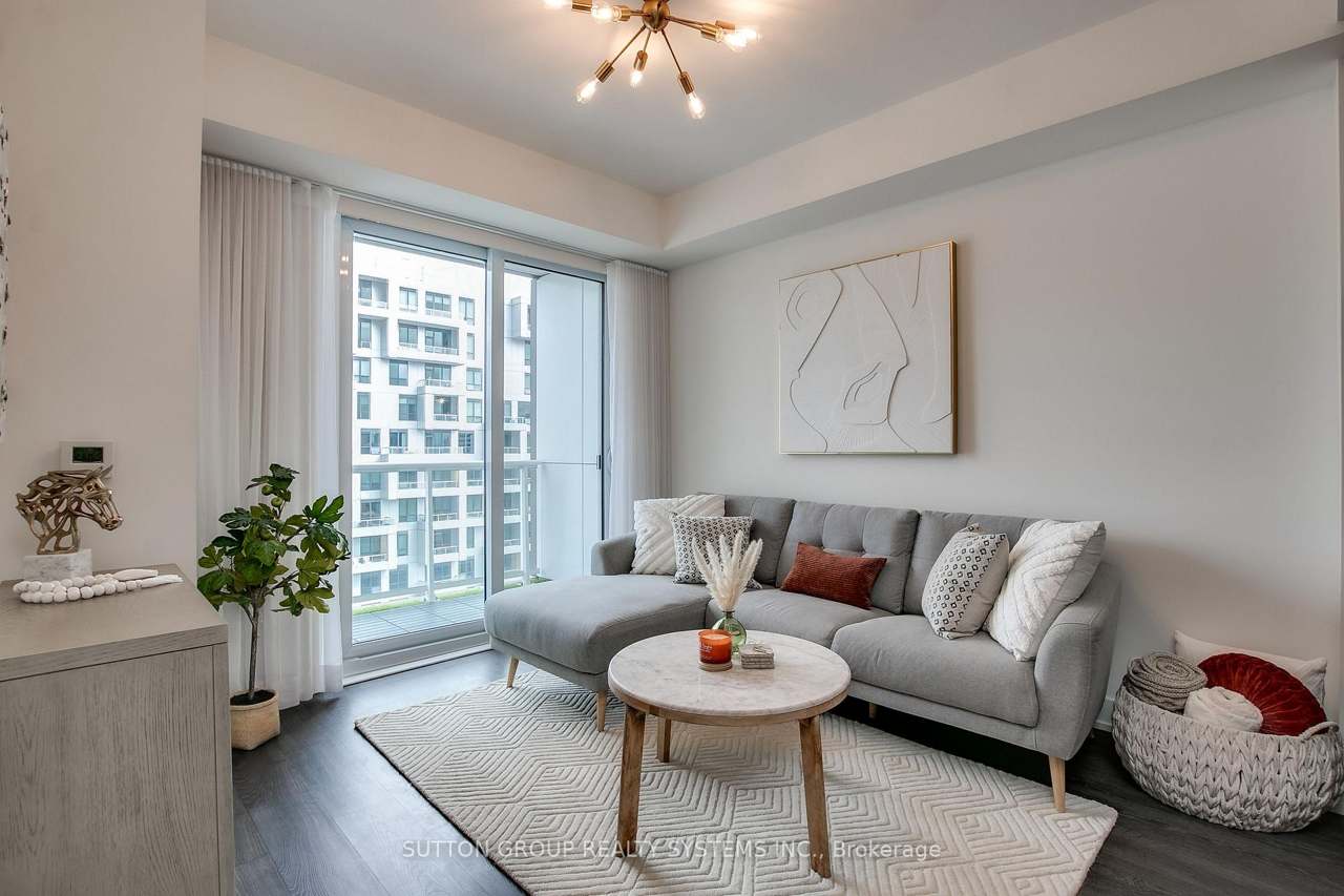 80 Vanauley Street 910, Toronto, ON M5T 0C9