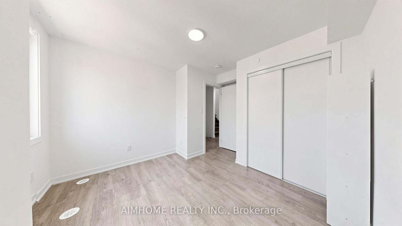 88 Turtle Island Road 5, Toronto, ON M6A 0E4