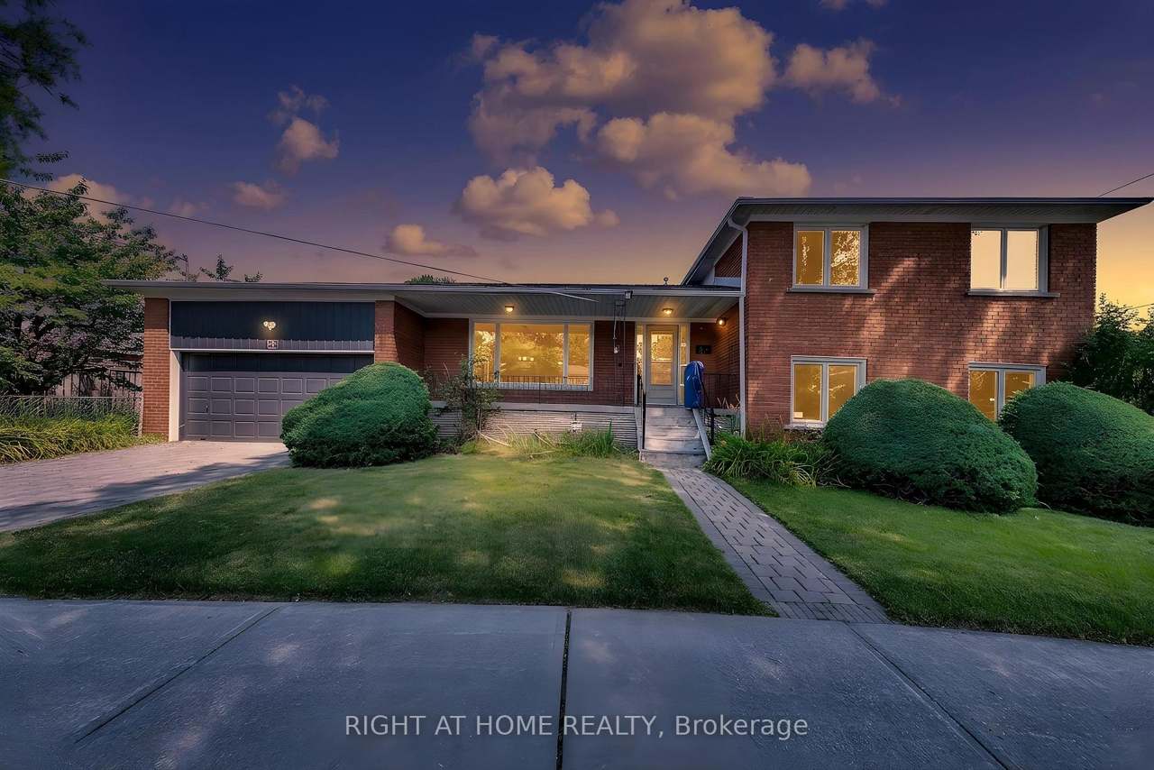 88 Peckham Avenue, Toronto, ON M2R 2V5