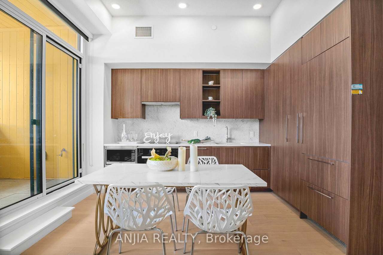 85 McMahon Drive TH607, Toronto, ON M2K 0H2