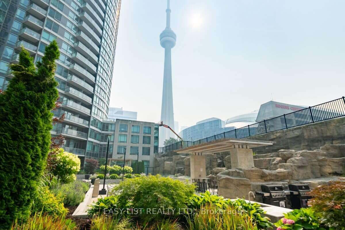 373 Front Street W 101, Toronto, ON M5V 3R7