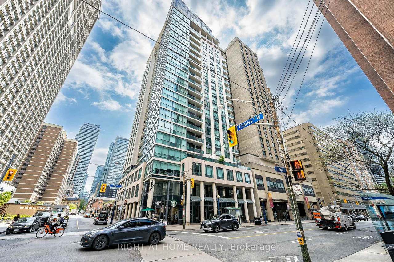 1121 Bay Street 1106, Toronto, ON M5S 3L9