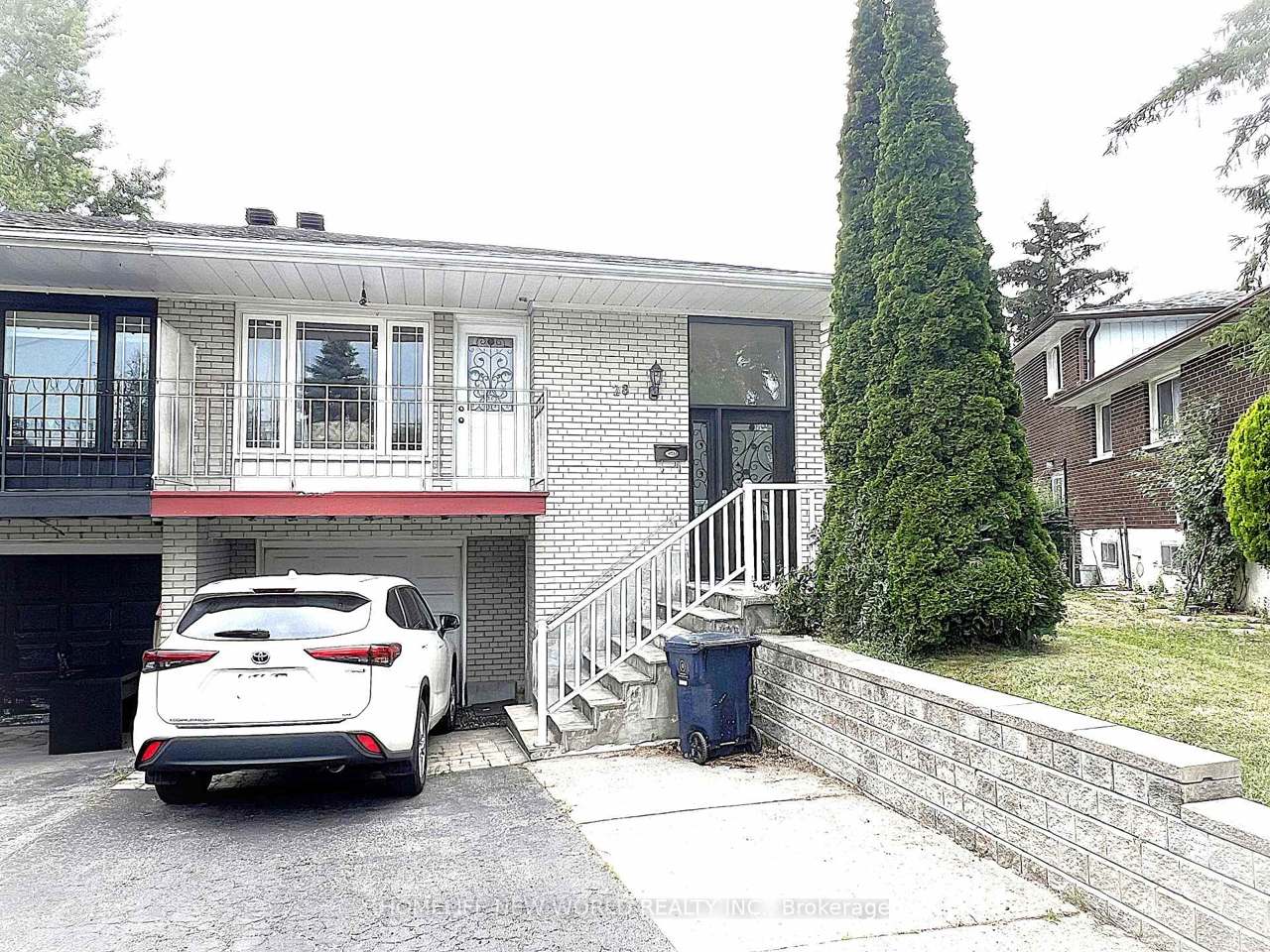 28 Greyhound Drive, Toronto, ON M2H 1K3