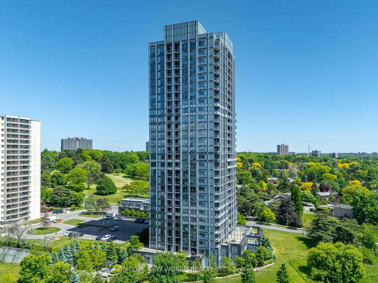 18 Graydon Hall Drive 809, Toronto, ON M3A 0A4