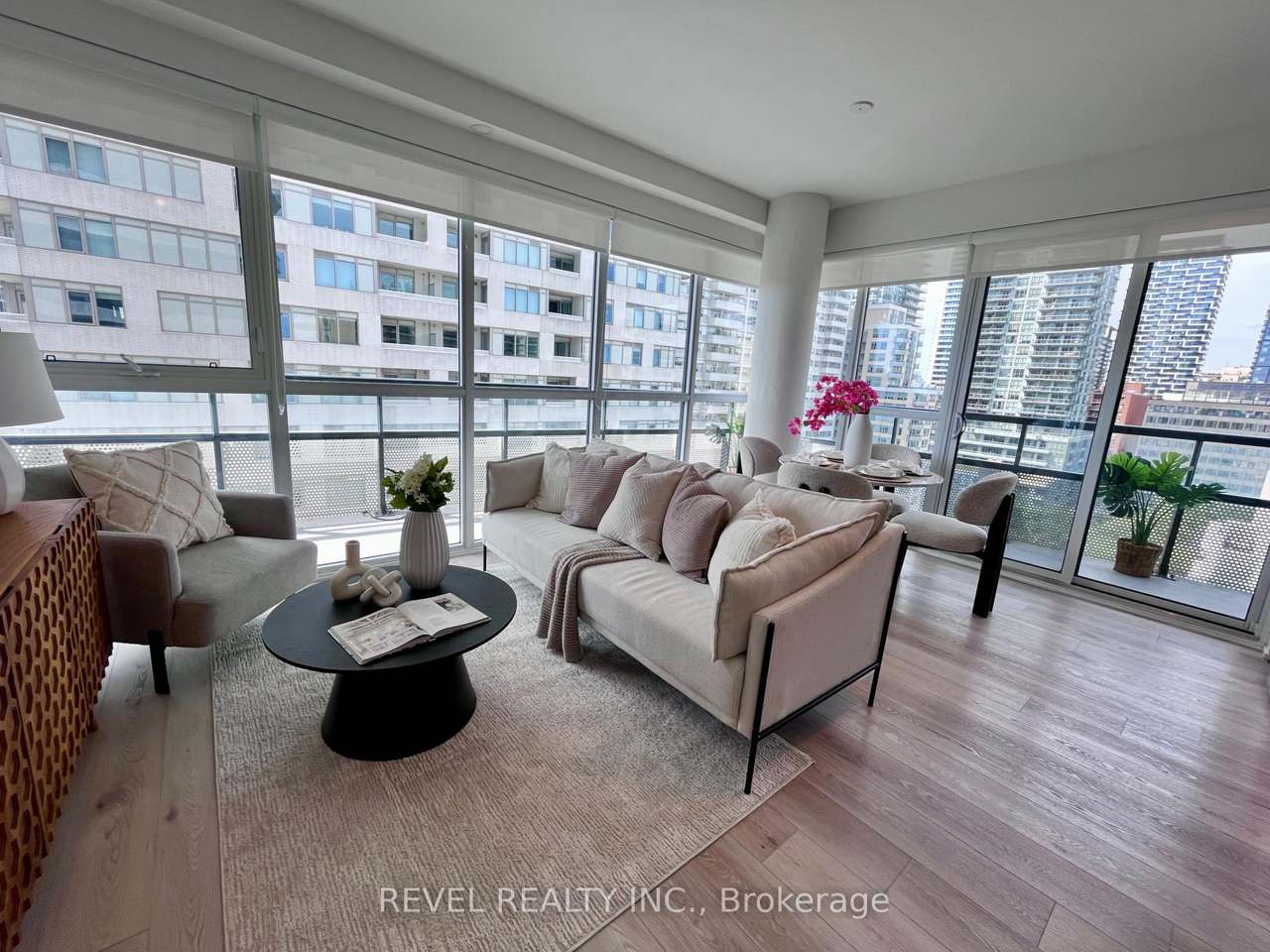 11 Lillian Street 1107, Toronto, ON M4S 2H7