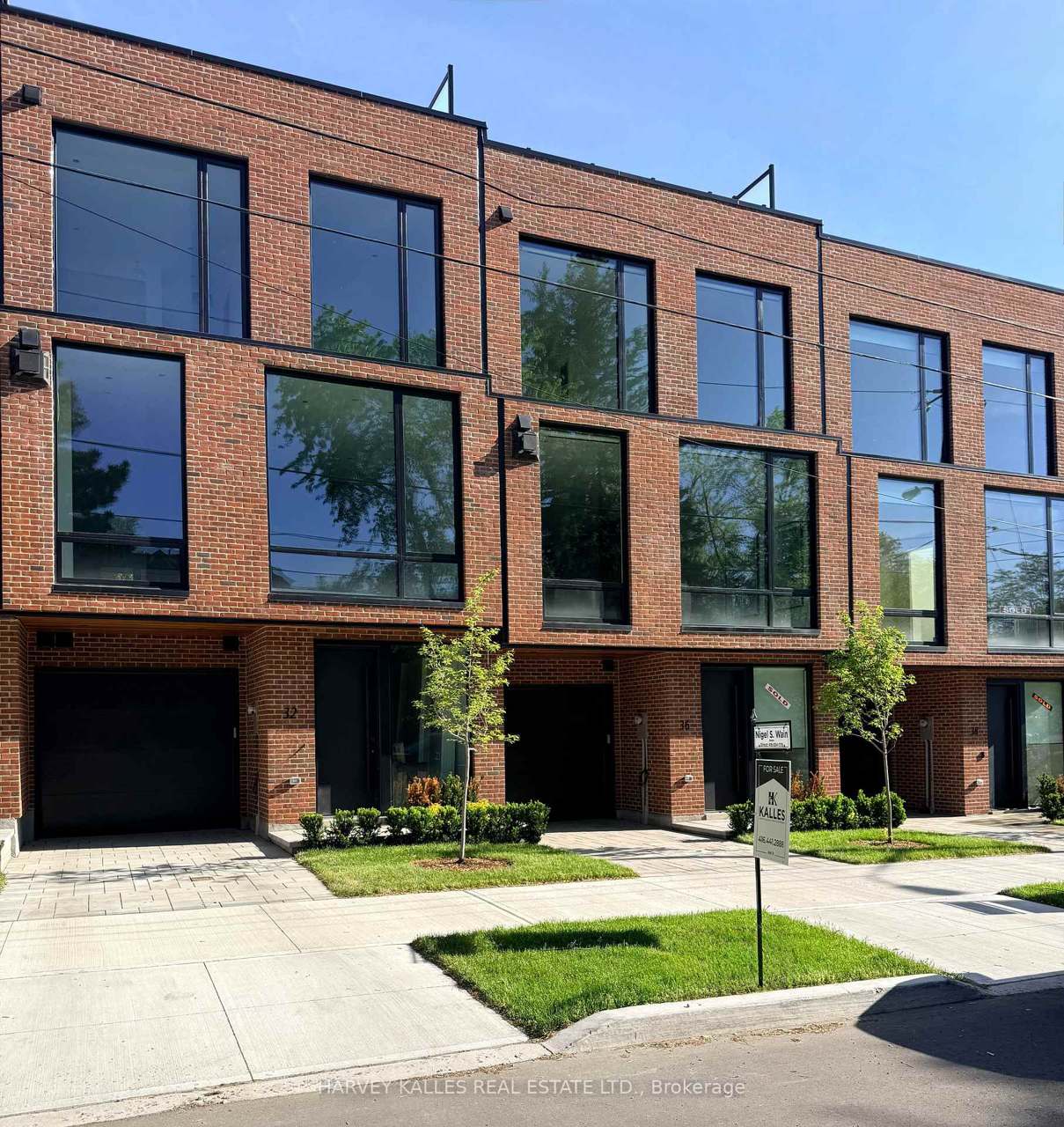 32 Evergreen Gardens, Toronto, ON M4G 1C5