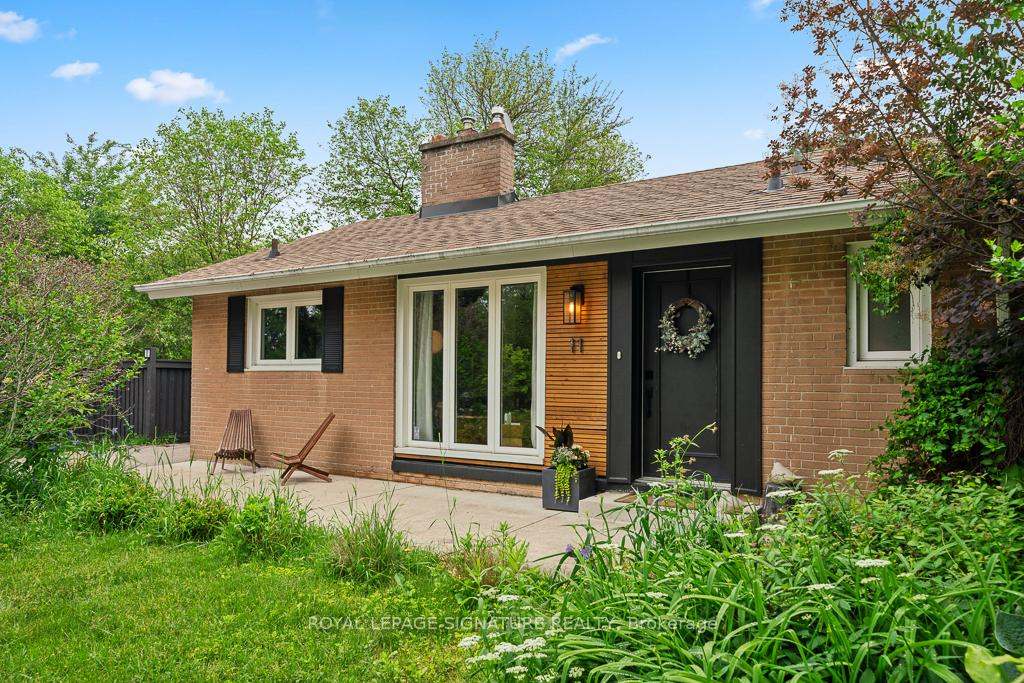 11 Yewfield Crescent, Toronto, ON M3B 2Y4
