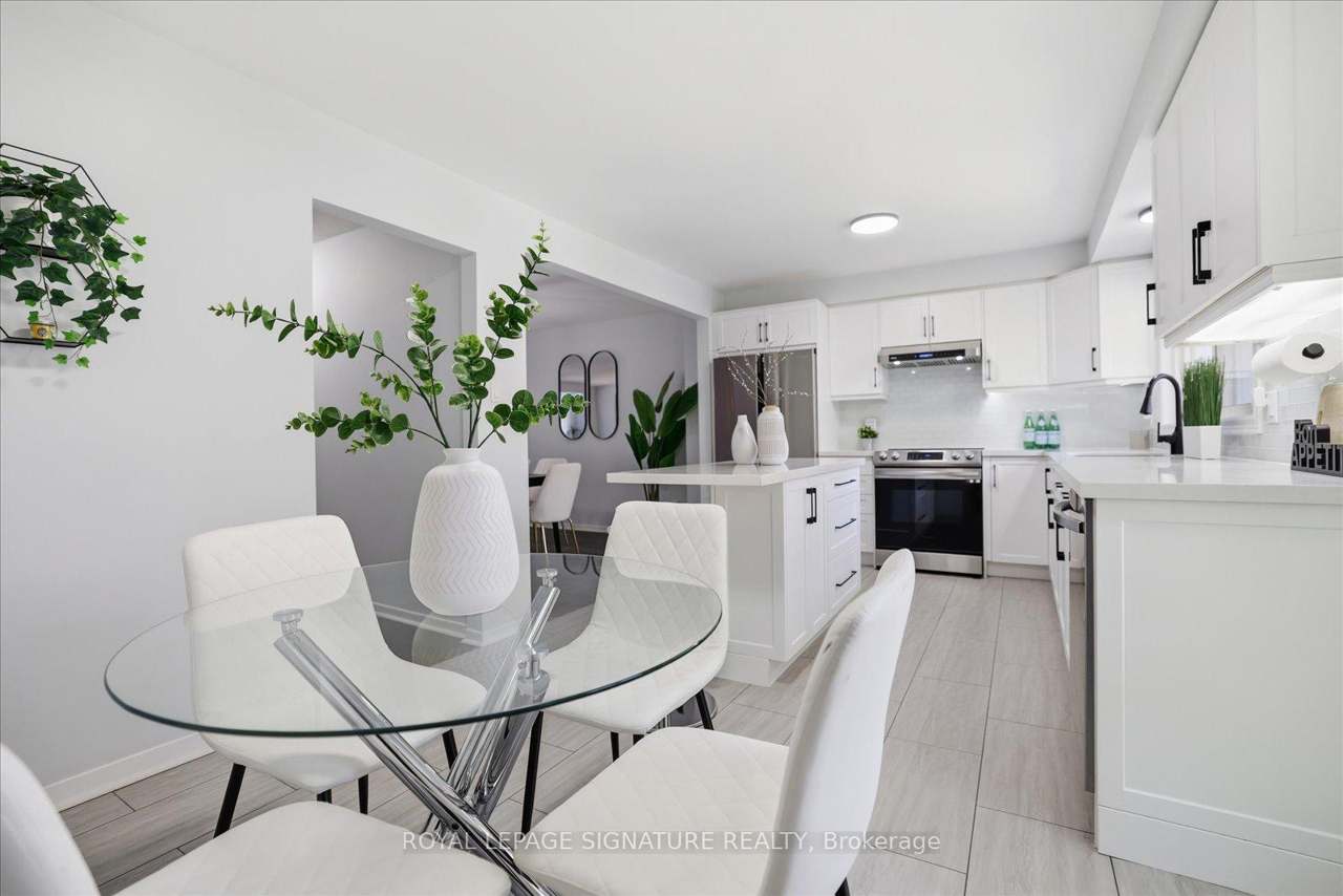 22 Snapdragon Drive, Toronto, ON M2J 4X6
