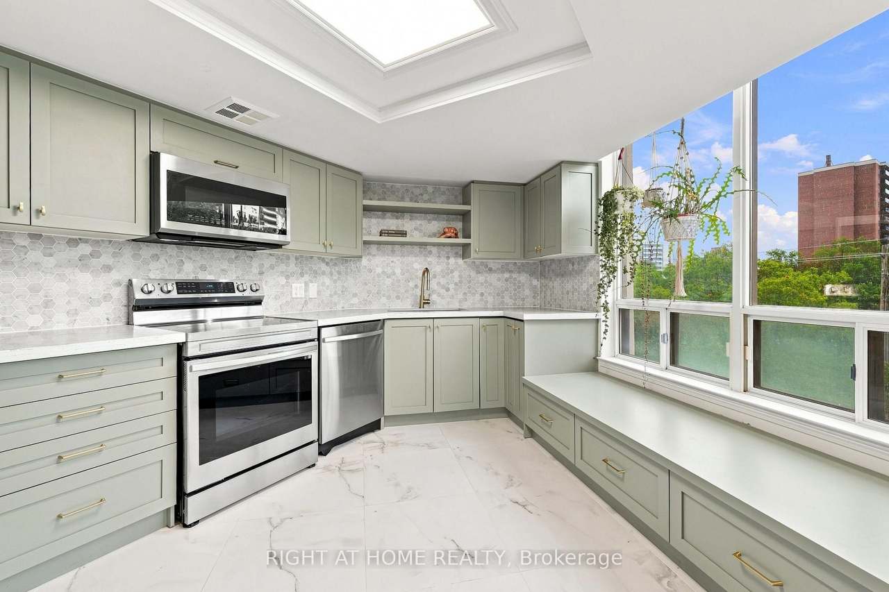 1101 Steeles Avenue W 411, Toronto, ON M2R 3W5