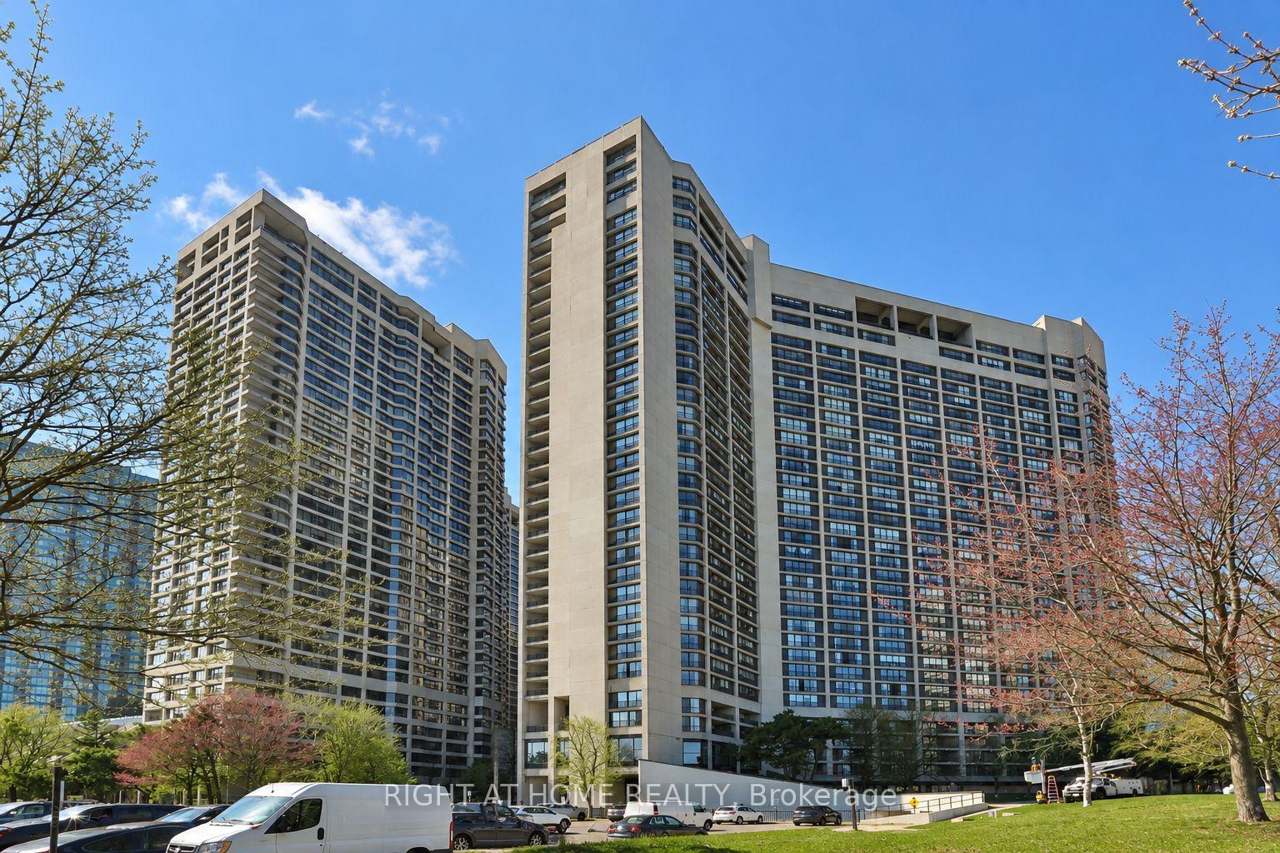 33 Harbour Square 2606, Toronto, ON M5J 2G2