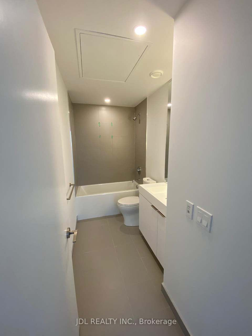 33 Helendale Avenue 1811, Toronto, ON M4R 0A4