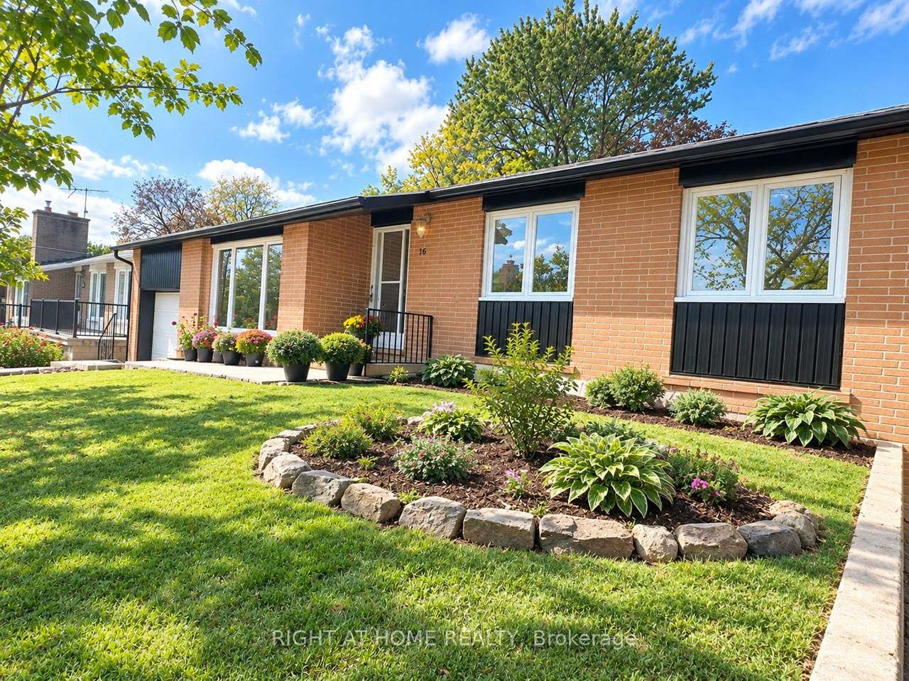 16 Ptarmigan Crescent, Toronto, ON M3A 1W3