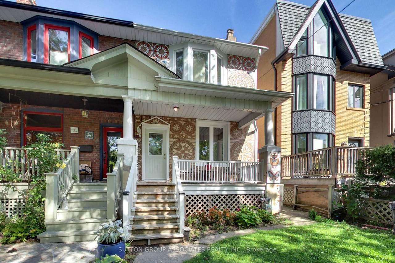 82 Helena Avenue, Toronto, ON M6G 2H2