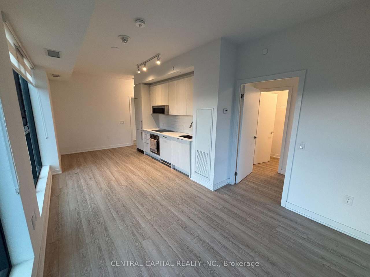 250 Lawrence Avenue W 419, Toronto, ON M5M 1B1