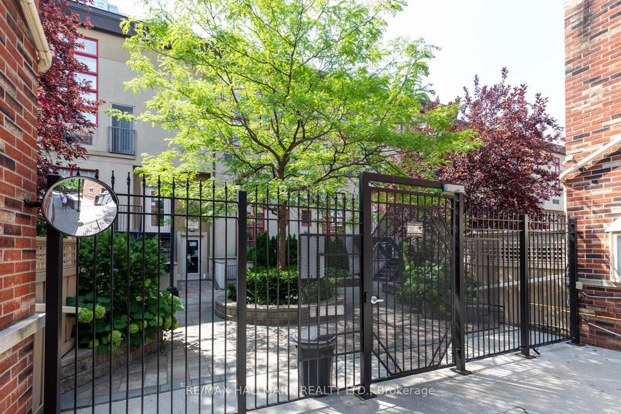 21 Earl Street 314, Toronto, ON M4Y 3C8