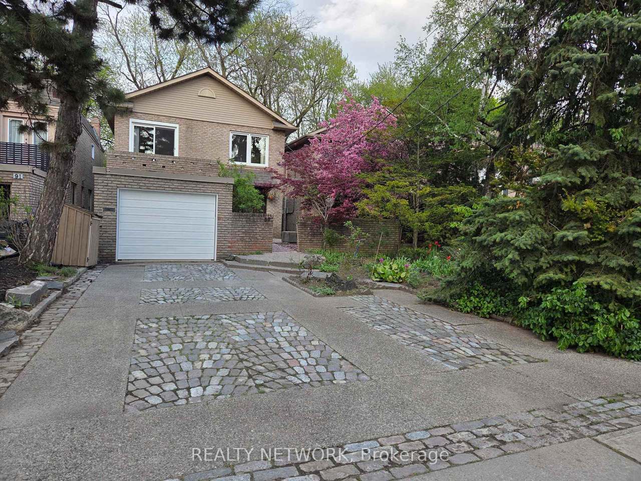89 Elmsthorpe Avenue, Toronto, ON M5P 2L8