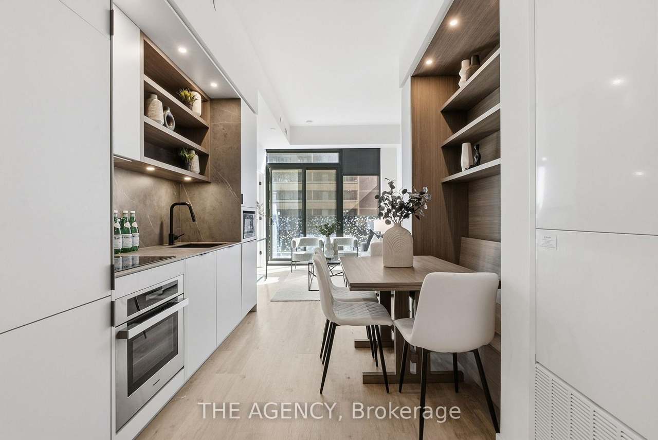 55 Charles Street E 1001, Toronto, ON M4Y 0J1