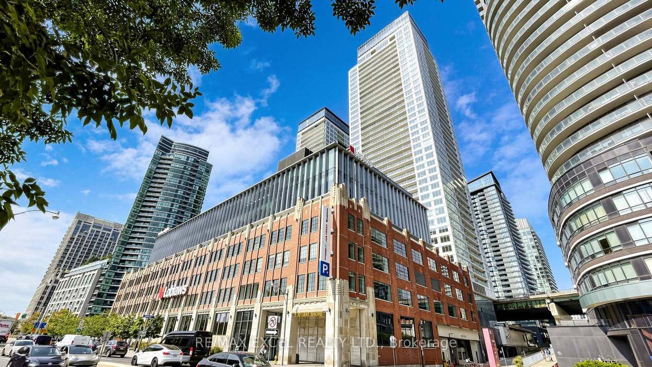 17 Bathurst Street 4002, Toronto, ON M5V 0N1