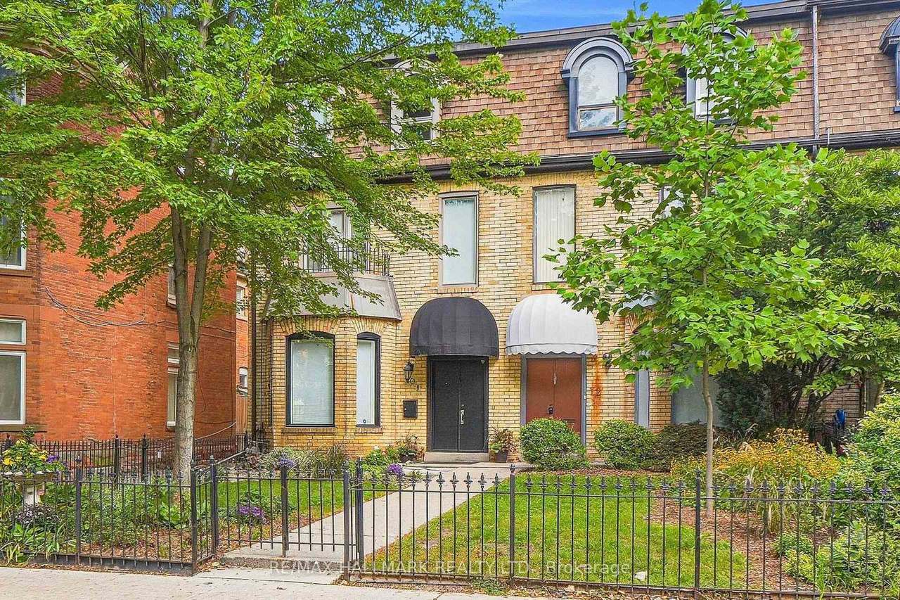 10 Earl Street, Toronto, ON M4Y 1M3