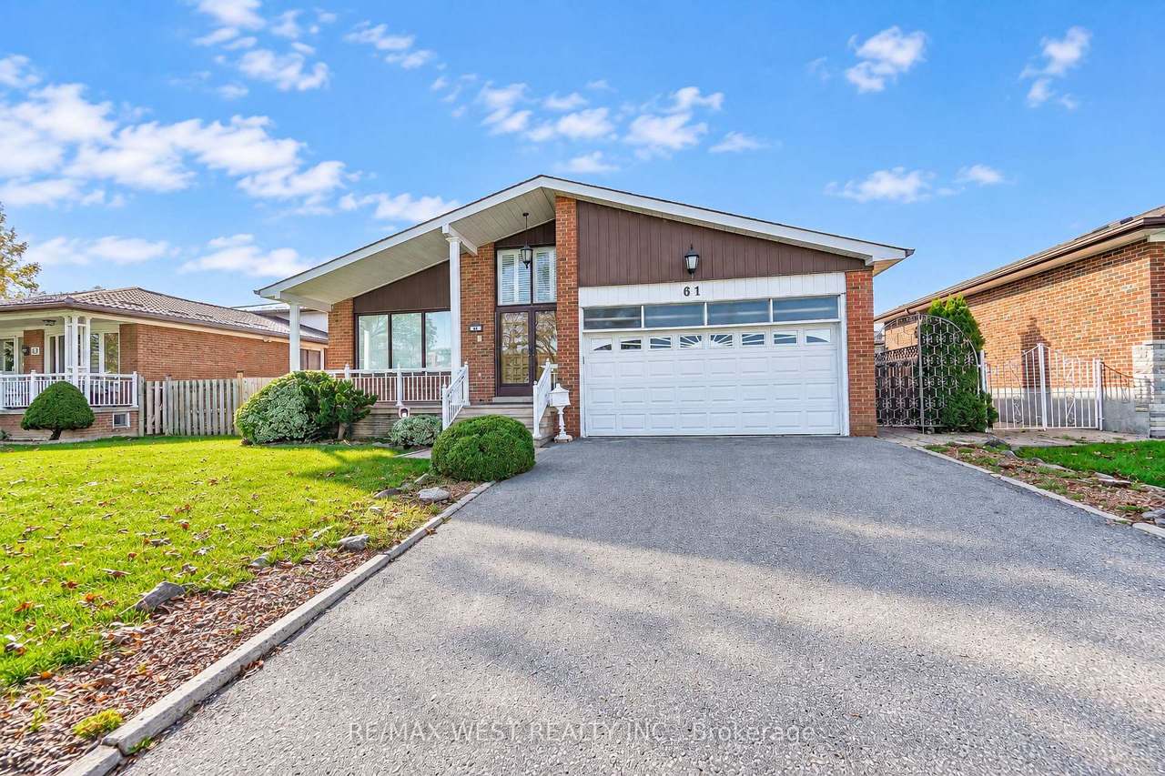 61 Bickerton Crescent, Toronto, ON M2J 3T2