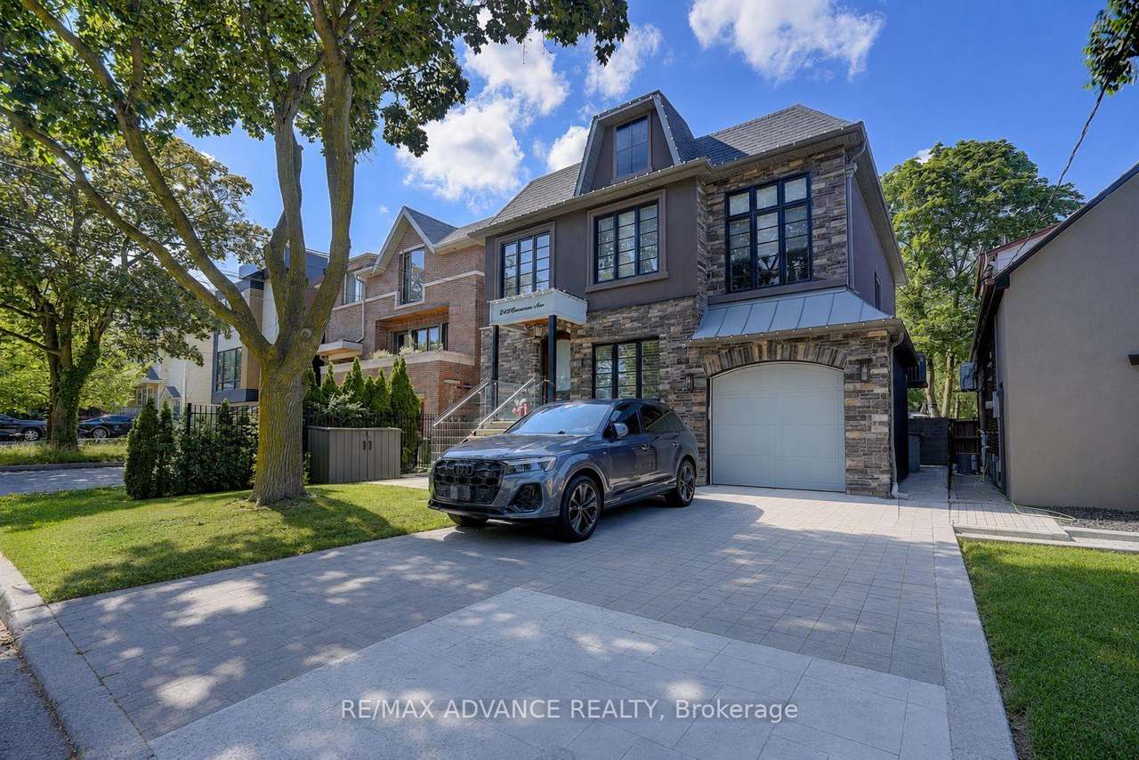 218 Cameron Avenue, Toronto, ON M2N 1E7