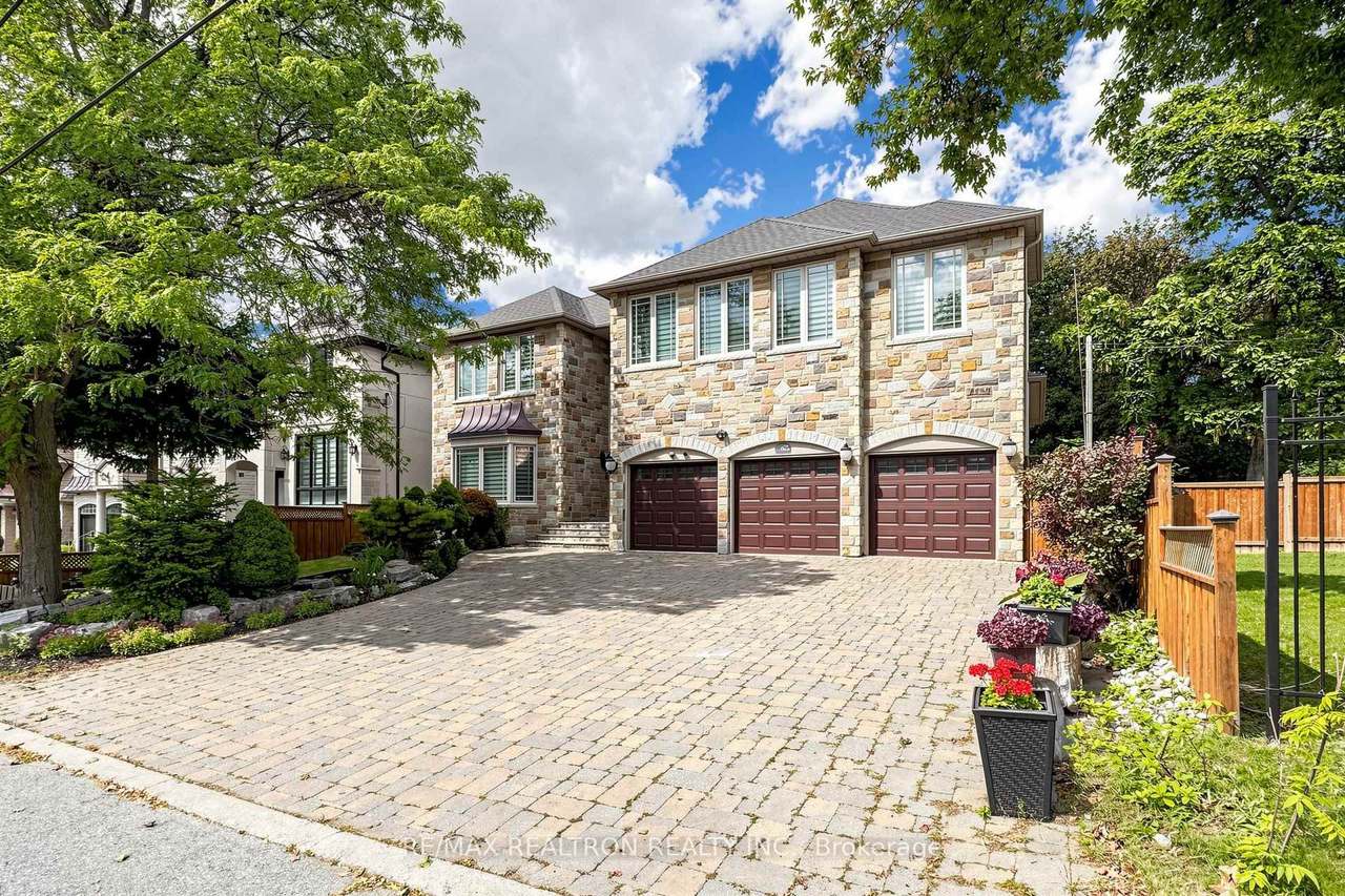176 Elmwood Avenue, Toronto, ON M2N 3M4