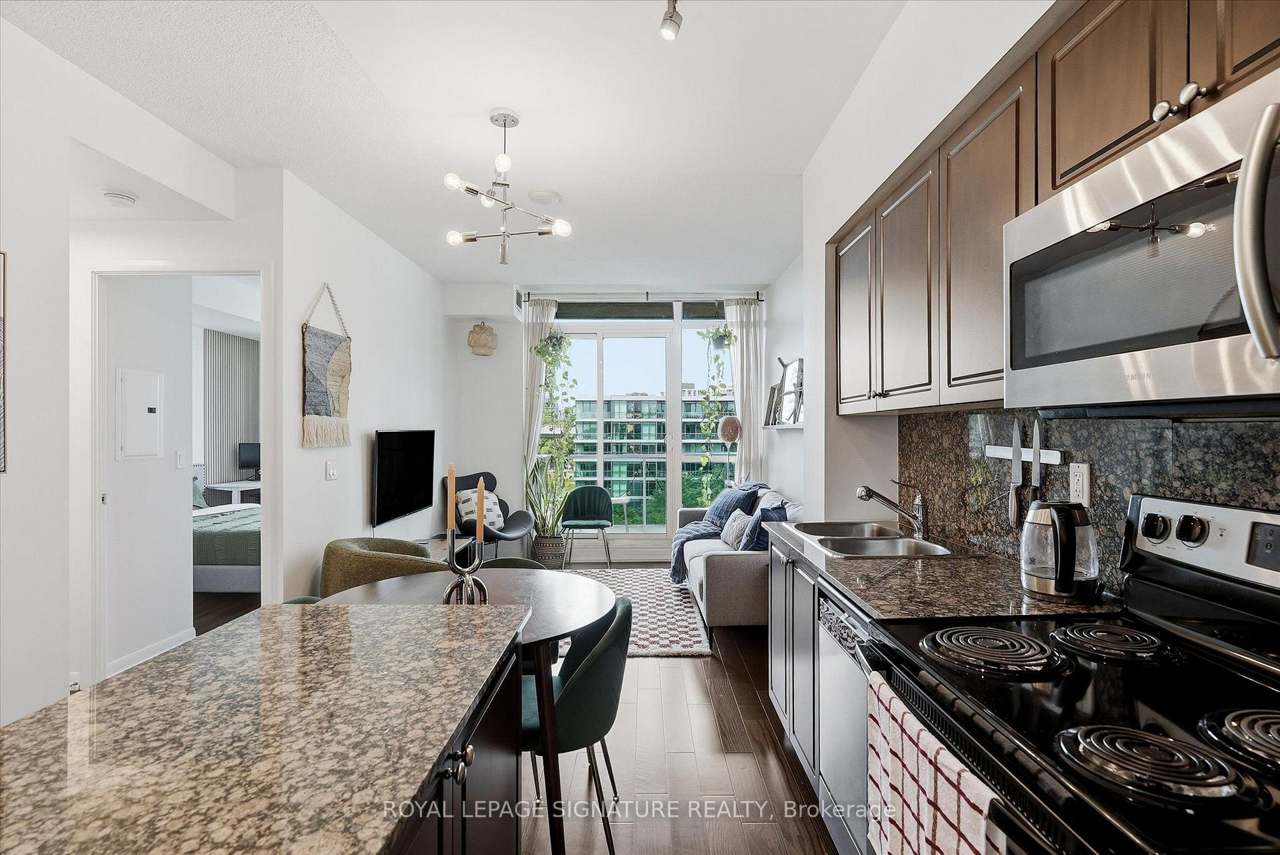 215 Fort York Boulevard 711, Toronto, ON M5V 4A2