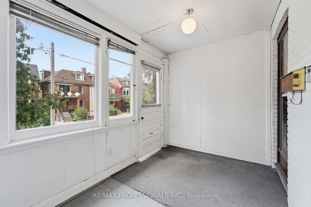 227 Montrose Avenue, Toronto, ON M6G 3G6