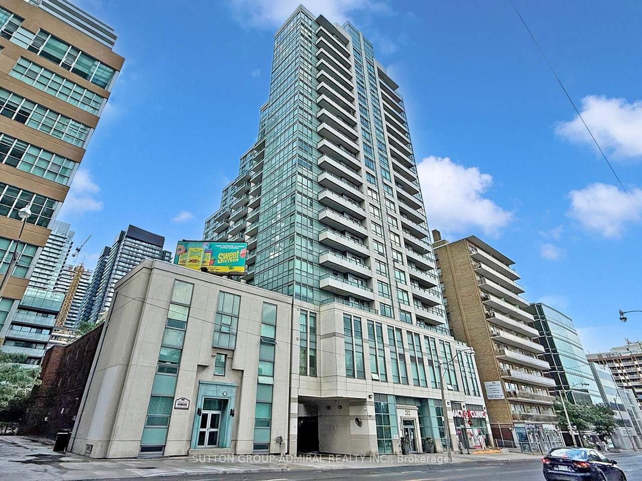 212 Eglinton Avenue E 1005, Toronto, ON M4P 1K2