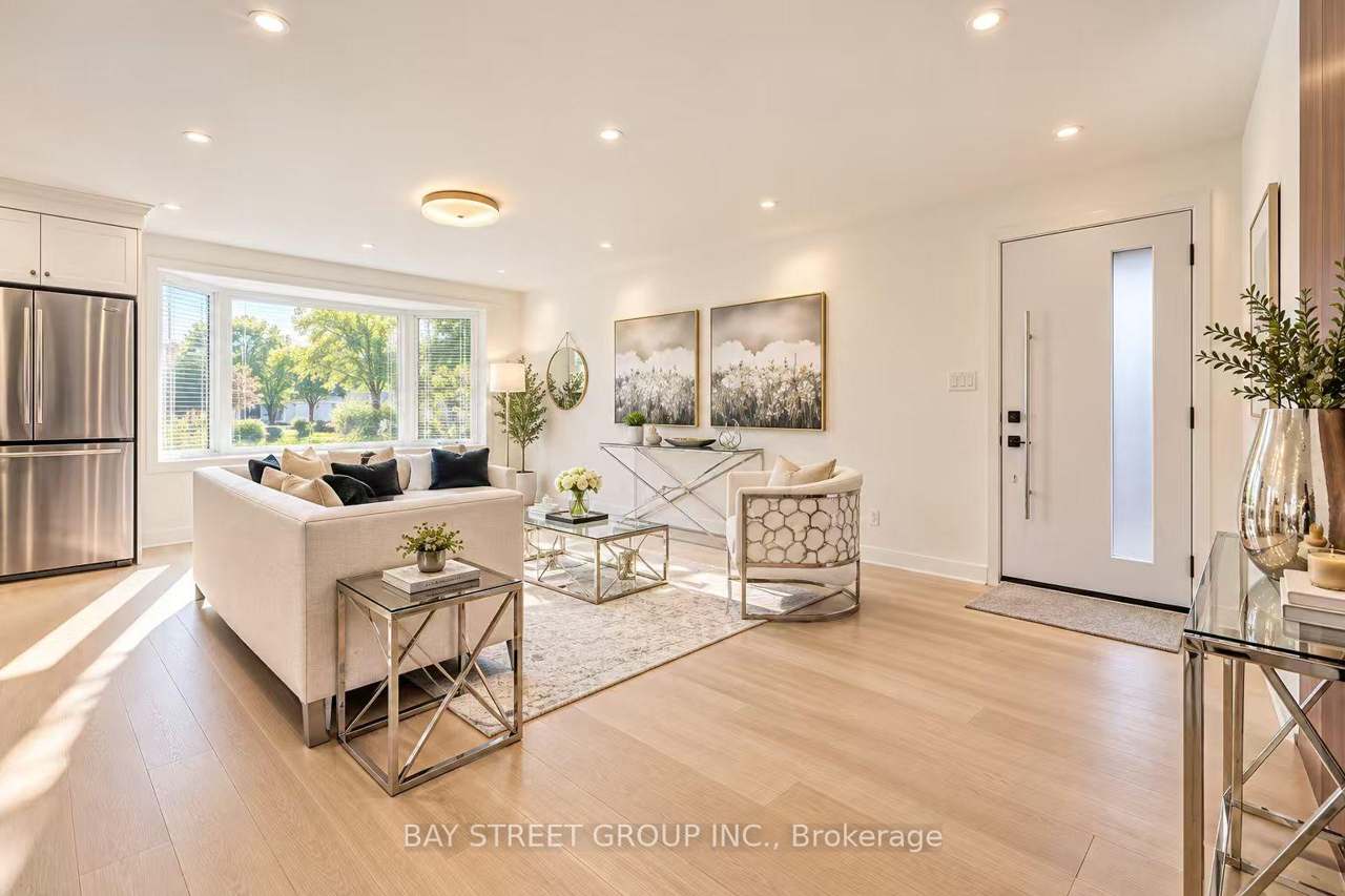 60 Warner Avenue, Toronto, ON M4A 1Z4