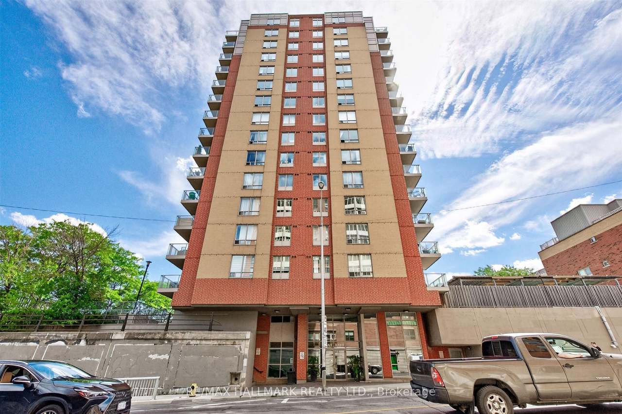1369 Bloor Street W 806, Toronto, ON M6P 4J4
