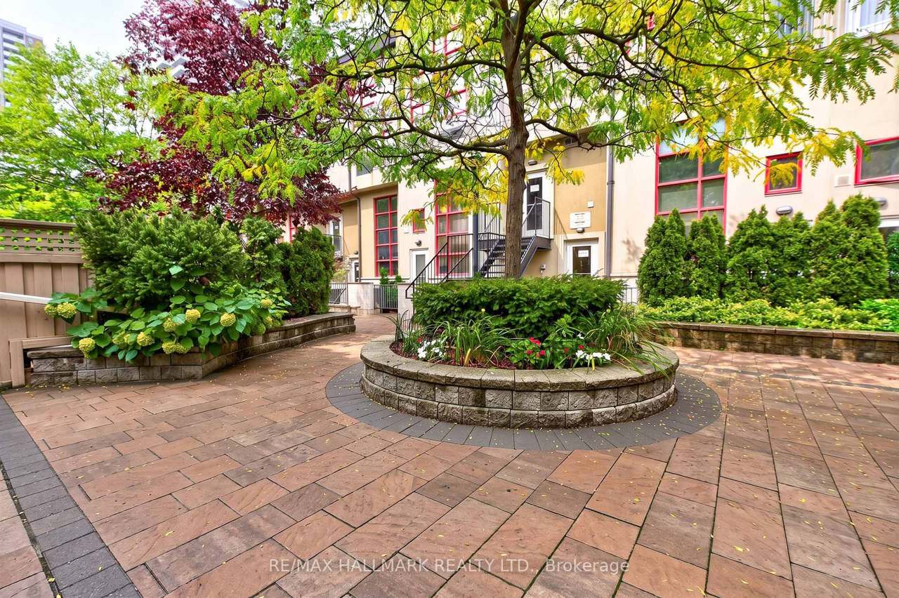 21 Earl Street 103, Toronto, ON M4Y 3C8