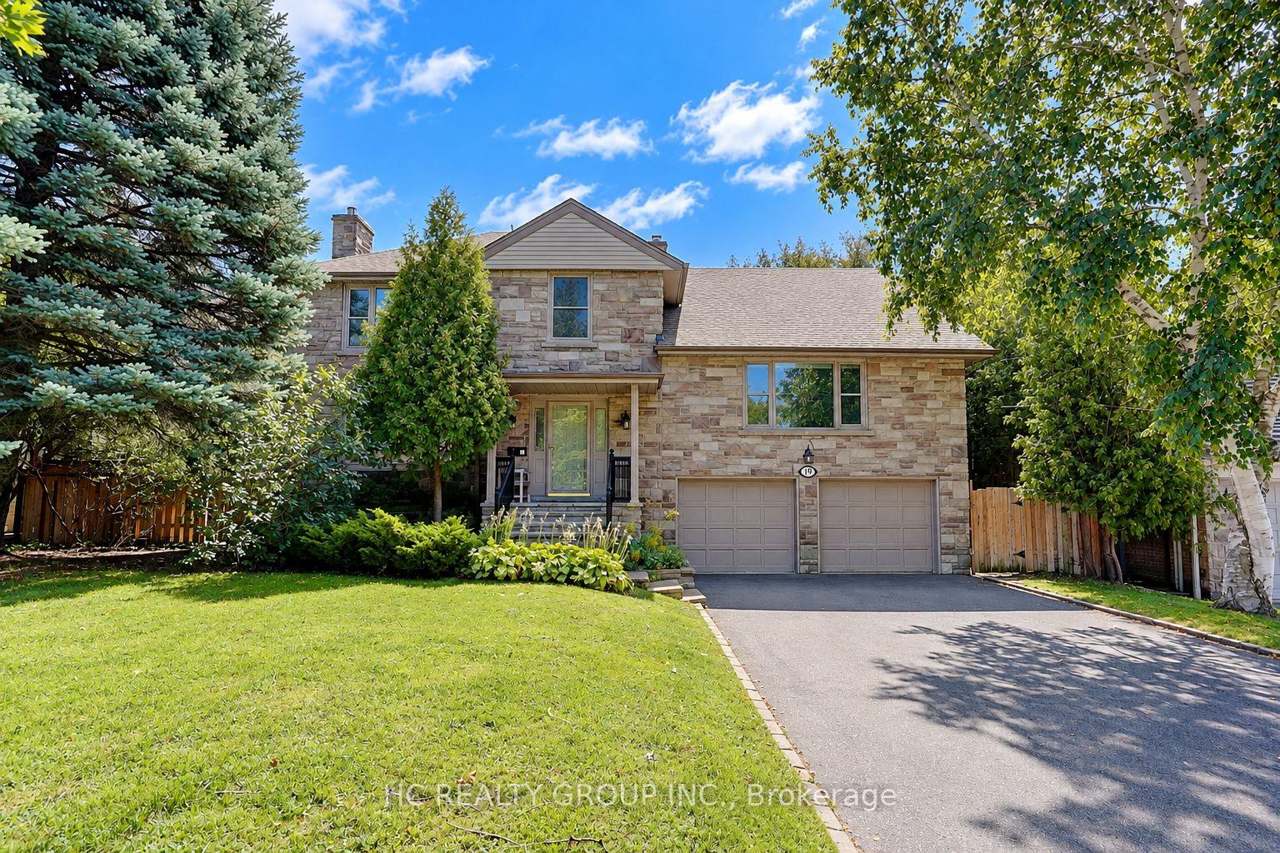 19 Lower Links Road, Toronto, ON M2P 1H5