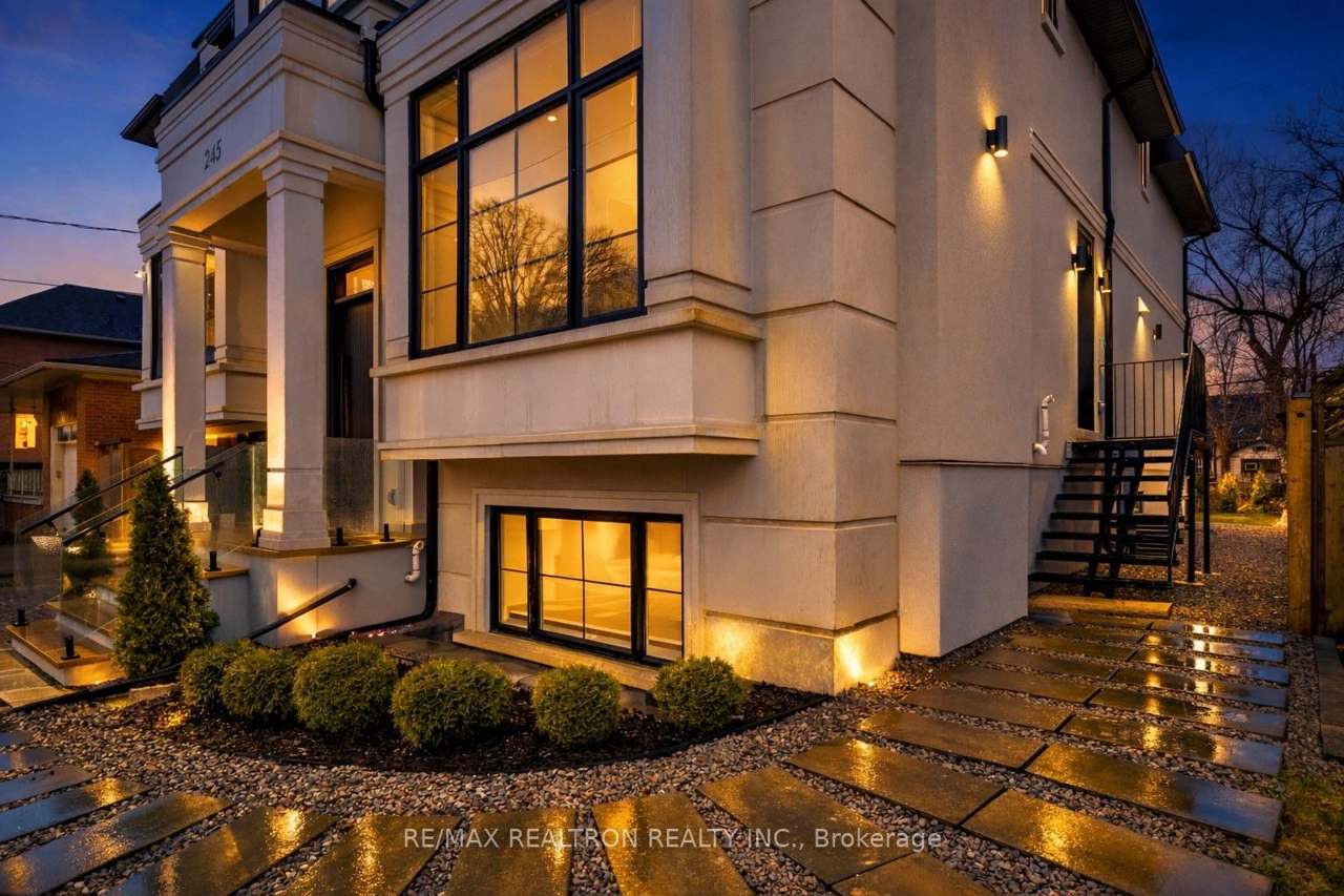 245 Patricia Avenue, Toronto, ON M2M 1J7