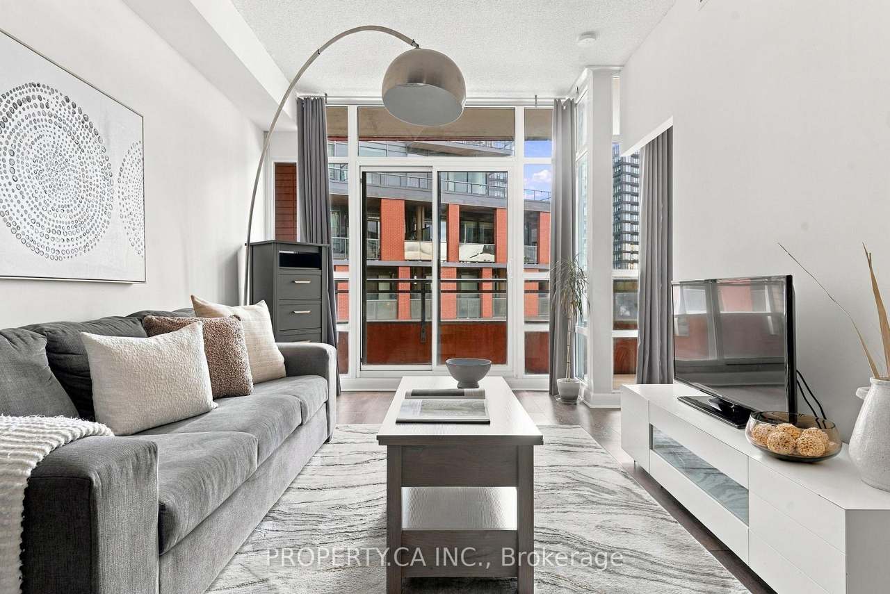 15 Bruyeres Mews 503, Toronto, ON M5V 0A7