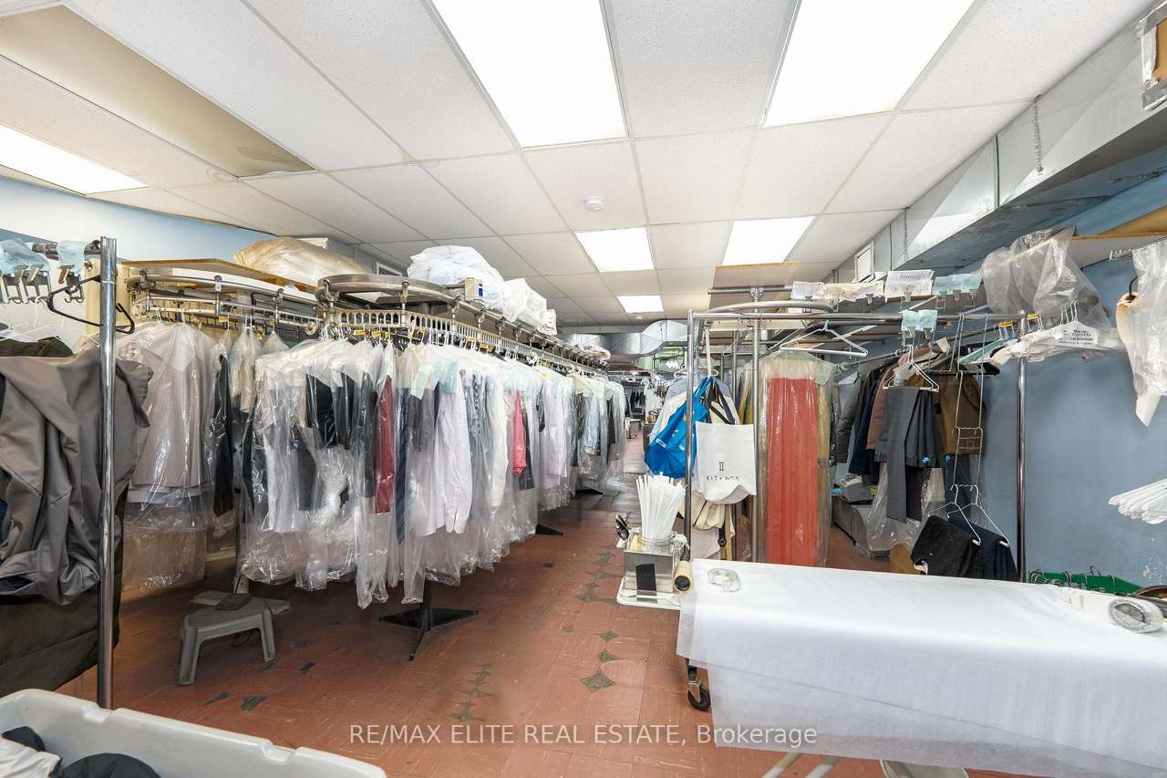 463 Bloor Street W, Toronto, ON M5S 1X9