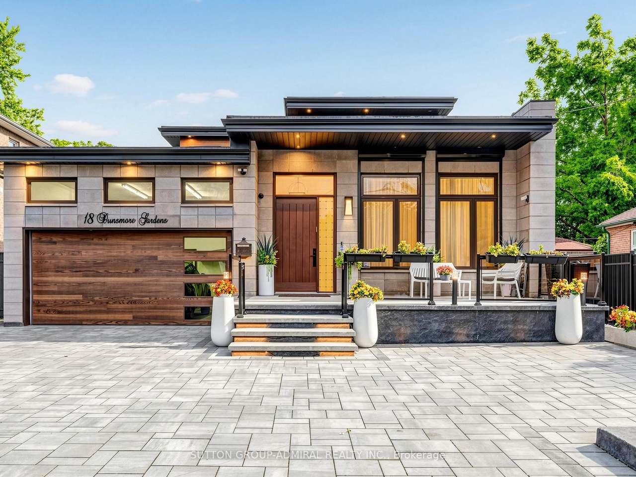 18 Dunsmore Gardens, Toronto, ON M3H 3M2