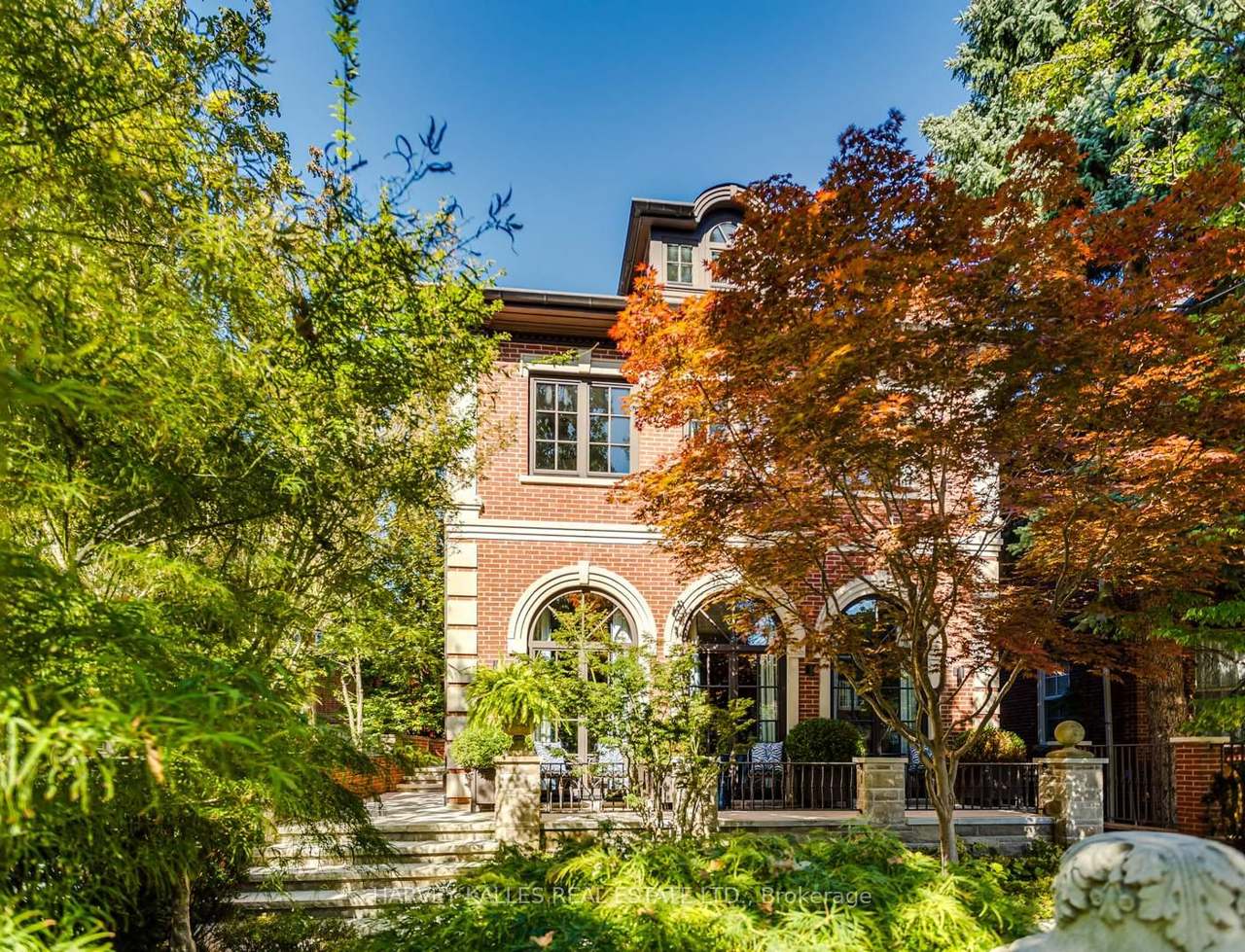 92 South Drive, Toronto, ON M4W 1R6