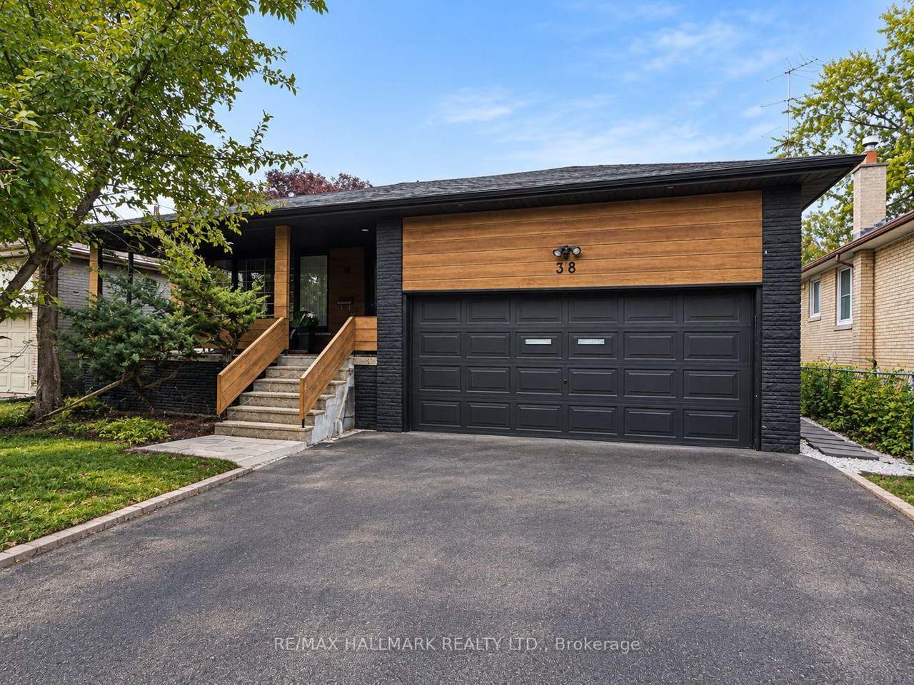 38 Cavotti Crescent, Toronto, ON M3H 4V1