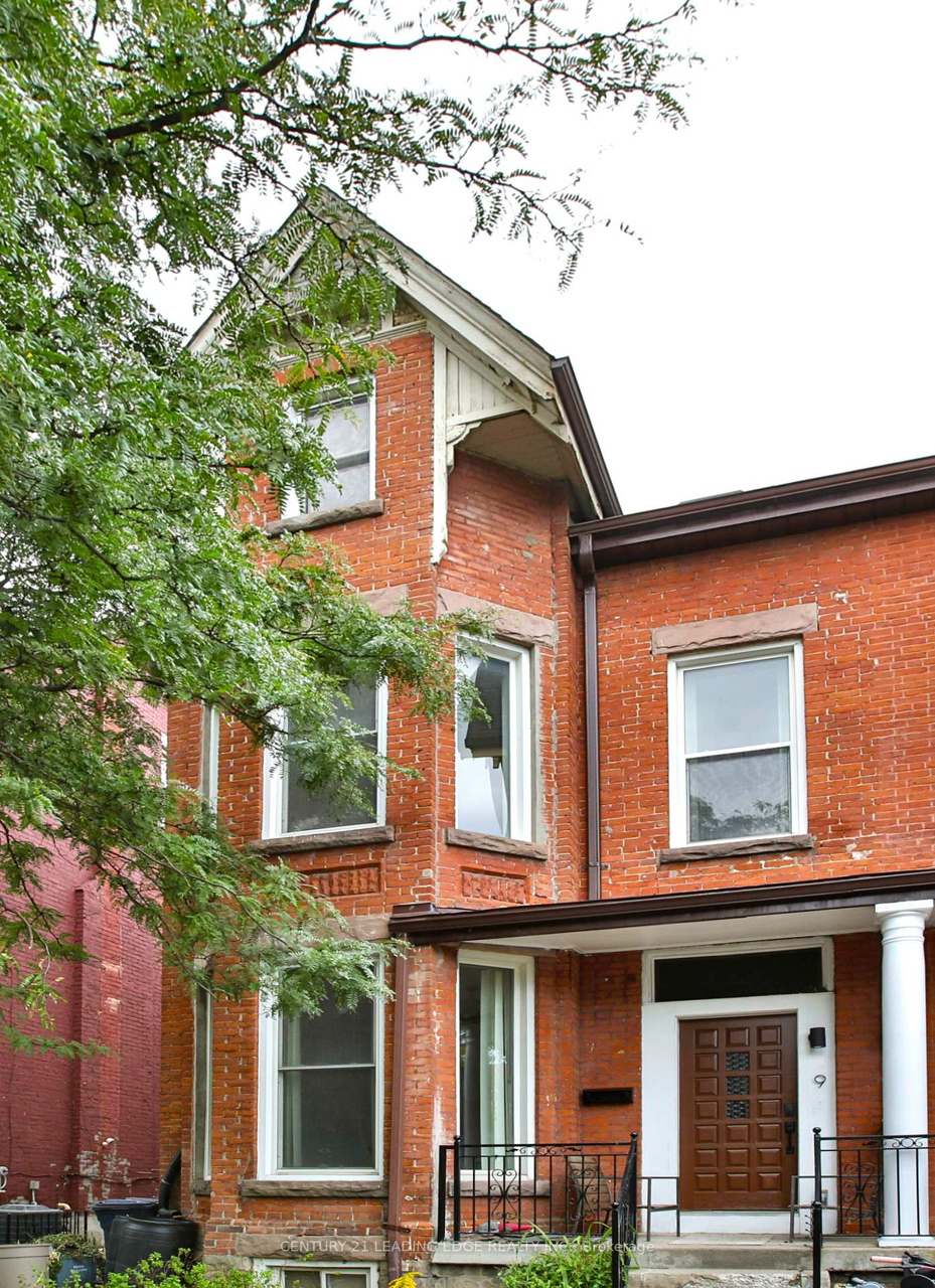 9 Borden Street, Toronto, ON M5S 2M8